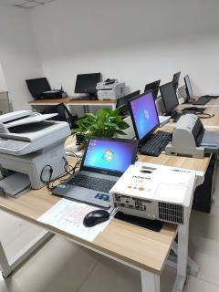 辦公室不干了！九成新辦公設(shè)備轉(zhuǎn)讓，電腦打印機(jī)投影儀一應(yīng)俱全，售后無憂